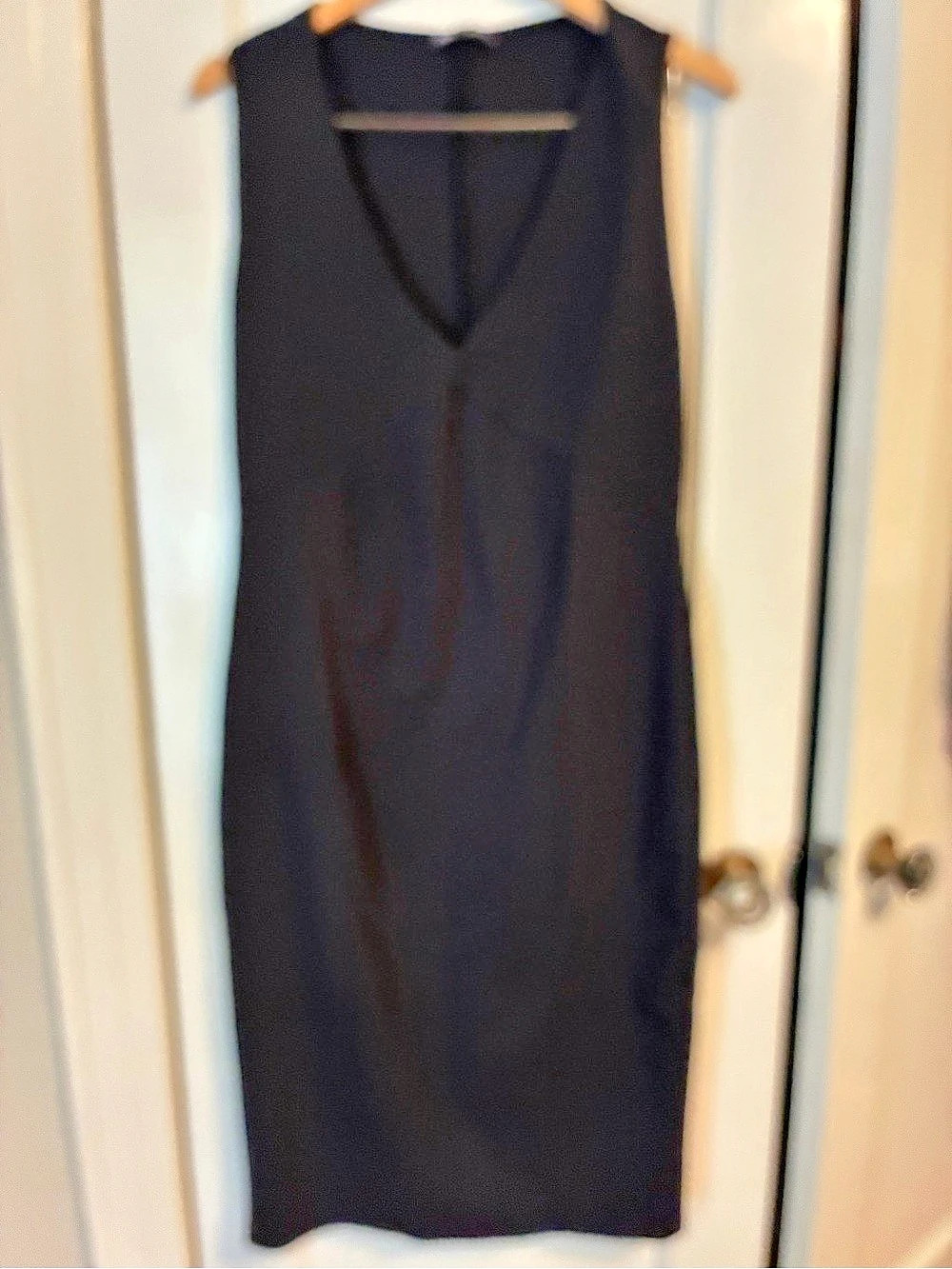 Zara V-Neck Maxi Dress in Black Size Medium Like New
